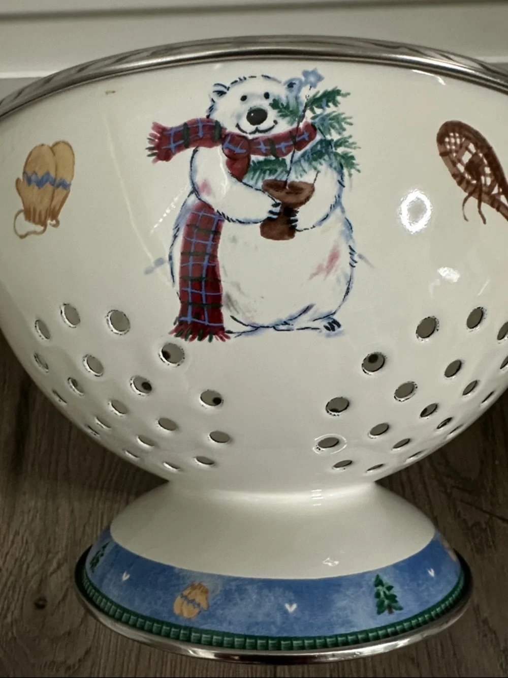 Pfaltzgraff Snow Bear Holiday Enameled Metal Colander 3 Quart‎